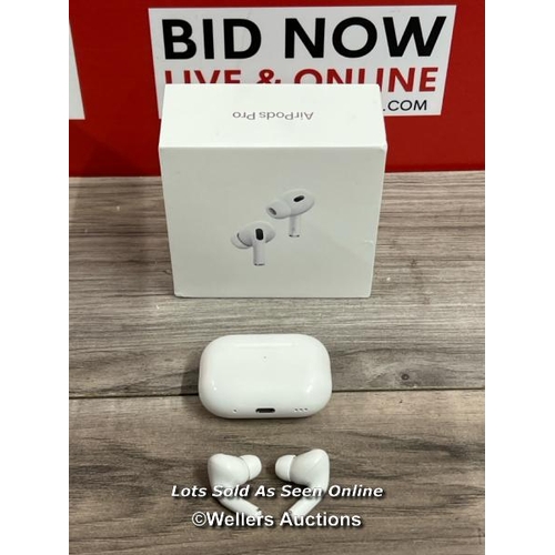 8225 - APPLE AIRPODS PRO (2ND GEN) / MQD83ZM/A / MAGSAFE CHARGING CASE WITH LANYARD LOOP / POWER UP, CONNEC... 