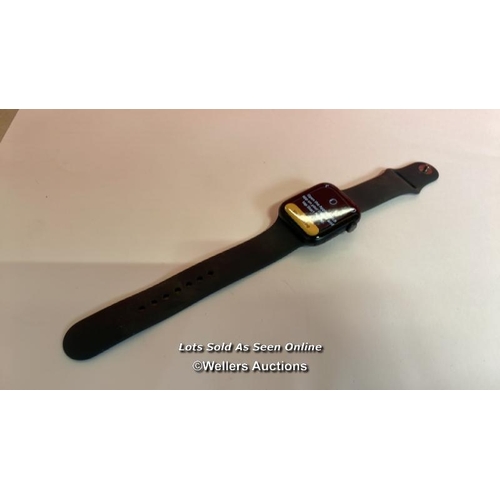 8235 - APPLE WATCH SERIES 8 /45MM / WITH STRAP / WITHOUT CHARGER / POWERS UP / SERIAL NUMBER: MC222V4K32 / ... 