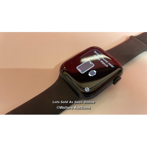 8235 - APPLE WATCH SERIES 8 /45MM / WITH STRAP / WITHOUT CHARGER / POWERS UP / SERIAL NUMBER: MC222V4K32 / ... 