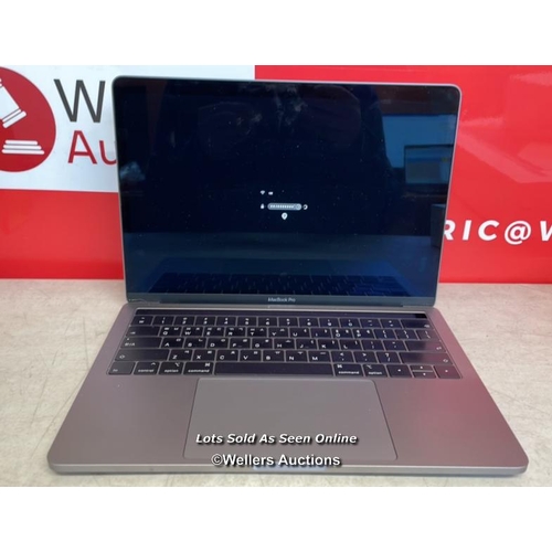 8249 - APPLE MACBOOK PRO 13