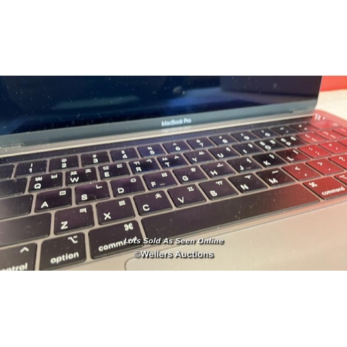 8249 - APPLE MACBOOK PRO 13