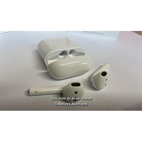 8255 - APPLE AIRPODS / 2ND GEN / WITH CHARGING CASE / WITH CHARGER / CONNECTS TO BLUETOOTH / PLAYS MUSIC / ... 