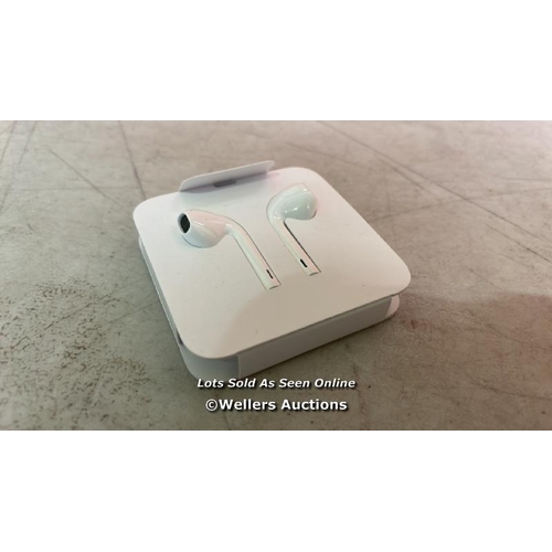 8313 - NEW APPLE EARPHONES / T32