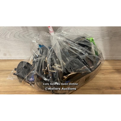 8385 - BAG OF SUNGLASSES