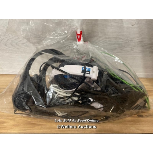 8390 - BAG OF X4 HEADPHONES INCL. PHILIPS