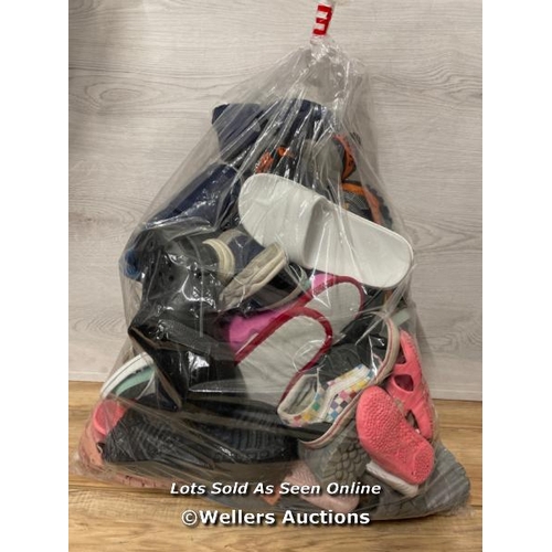 8397 - BAG OF TRAINERS AND FOOTWEAR