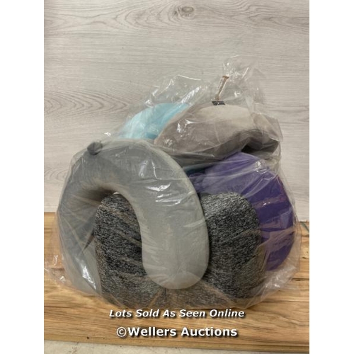 8400 - BAG OF TRAVEL PILLOWS / AN2