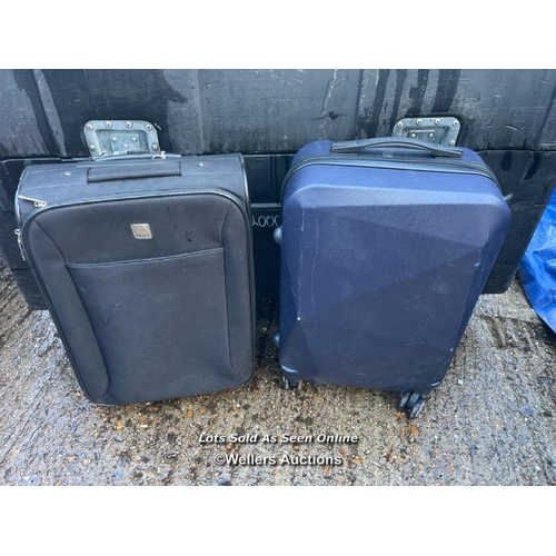 29 - X2 CABIN CASE INCL. TRIPP