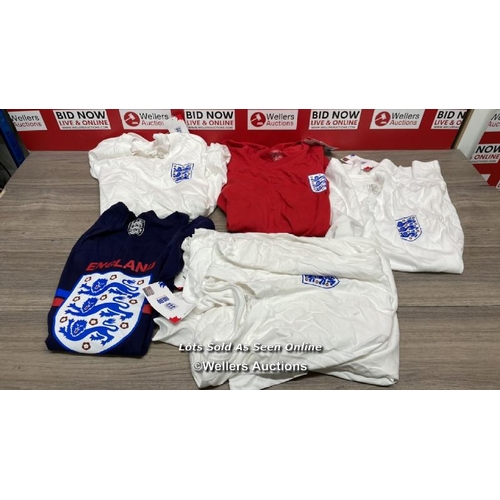 89 - 6X GENTS NEW OFFICIAL ENGLAND FOOTBALL T SHIRTS / MIXED SIZES / D18