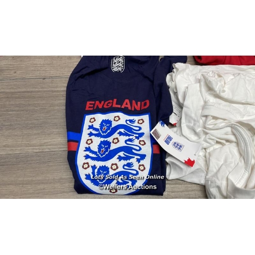 89 - 6X GENTS NEW OFFICIAL ENGLAND FOOTBALL T SHIRTS / MIXED SIZES / D18