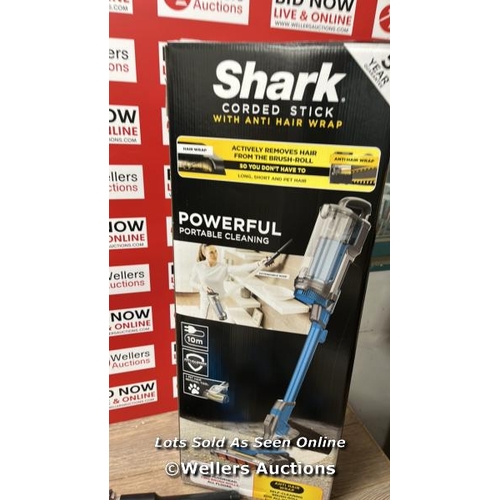 198 - SHARK HZ400UKT CORDED STICK VACUUM    / POWERS UP / SIGNS OF USE / B1