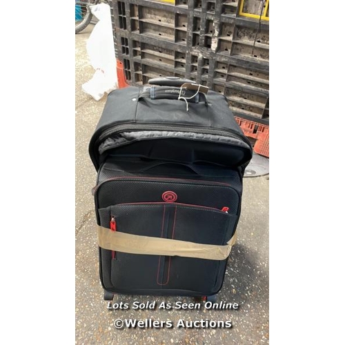 207 - X2 PRE-OWNED LUGGAGE INCL. BERGHAUS / B4