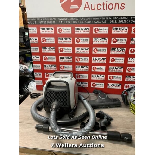 473 - MIELE BOOST CX1 VACUUM CLEANER / POWERS UP / SIGNS OF USE