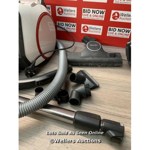 473 - MIELE BOOST CX1 VACUUM CLEANER / POWERS UP / SIGNS OF USE