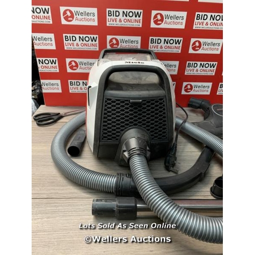 473 - MIELE BOOST CX1 VACUUM CLEANER / POWERS UP / SIGNS OF USE