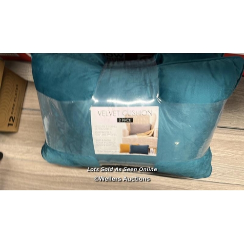 477 - VELVET OBLONG CUSHION SET / NEW / ARA1