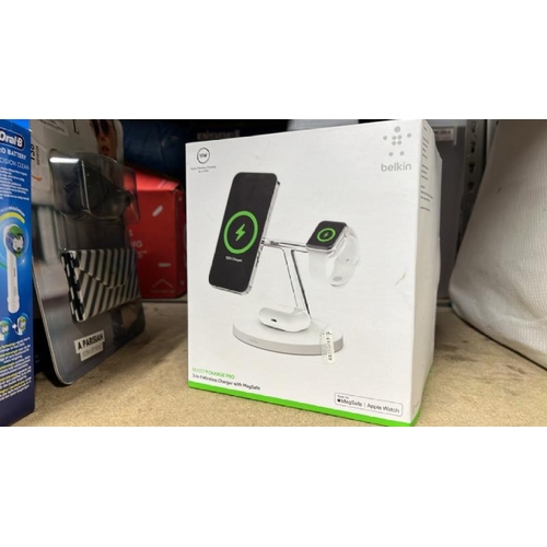 139 - BELKIN 3-IN-1 WIRELESS CHARGING STATION / C35