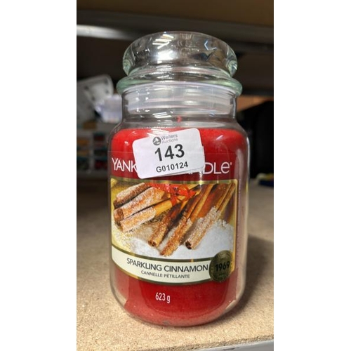 143 - YANKEE CANDLE - SPARKLING CINNAMON 623G / NEW / C35