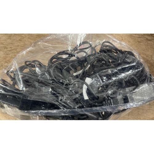 300 - X5 POWER ADAPTERS INCL. TOSHIBA, DELL AND HP / ARA1