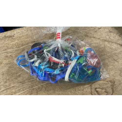 305 - X1 BAG OF SWIMMING GOGGLES / ARA1