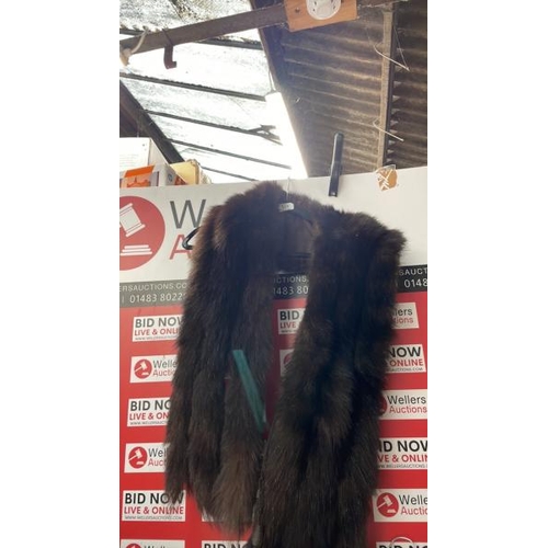 513 - PRE OWNED LADIES FUR SCARF / R