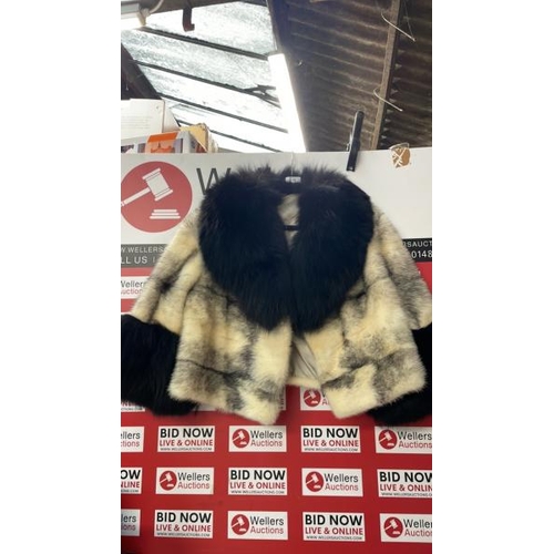 514 - PRE OWNED LADIES FUR COAT / R