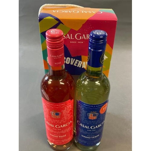 9523 - NEW CASAL GARCIA WINE KIT WITH X2 BOTTLES OF 9.5% VOL AND 750ML EACH