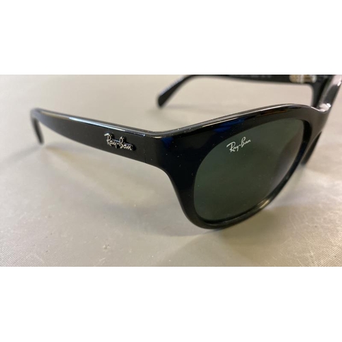 9578 - RAY-BAN RB4216 SUNGLASSES