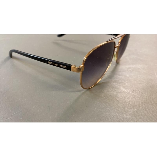 9582 - X2 SUNGLASSES INCL. MICHAEL KORS MK5007 AND TOMMY HILFIGER WP OL450