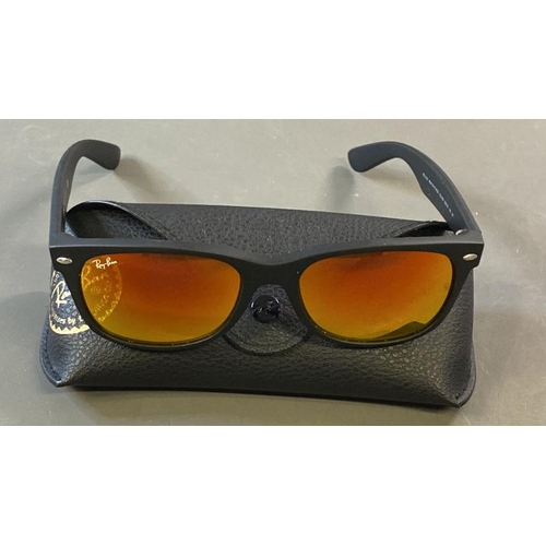 9592 - RAY-BAN RB2132 NEW WAYFARER SUNGLASSES INCL. CASE