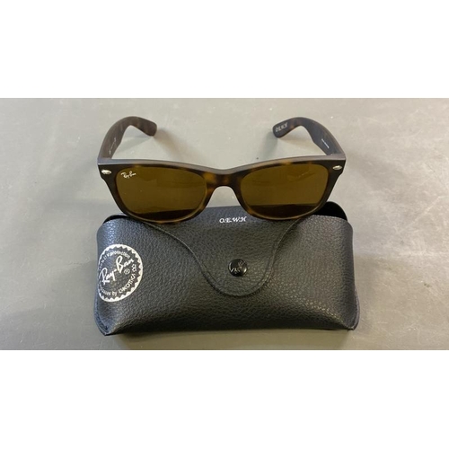 9598 - RAY-BAN SUNGLASSES RB2132 NEW WAYFARER INCL. CASE