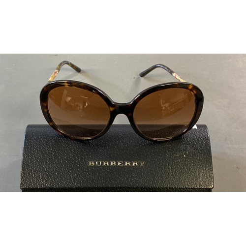 9600 - BURBERRY B4239-Q SUNGLASSES INCL. CASE