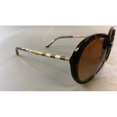 9600 - BURBERRY B4239-Q SUNGLASSES INCL. CASE