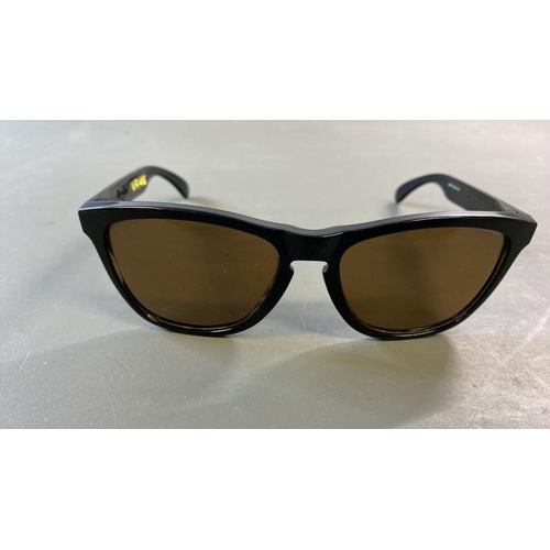 9605 - OAKLEY SUNGLASSES