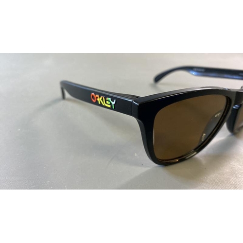 9605 - OAKLEY SUNGLASSES