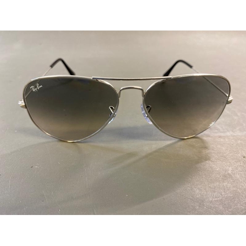 9606 - RAY-BAN RB3025 AVIATOR LARGE METAL SUNGLASSES