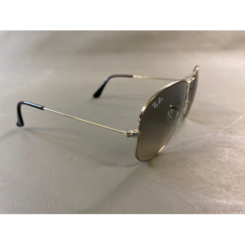 9606 - RAY-BAN RB3025 AVIATOR LARGE METAL SUNGLASSES