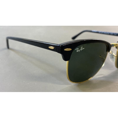 9617 - X2 SUNGLASSES INCL. RAY-BAN RB3016 CLUBMASTER AND RB2180 INCL. CASE