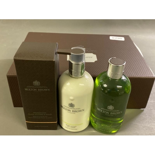 9620 - MOLTON BROWN VANITY KIT INCL. BODY OIL 100ML, SHOWER GEL 300ML AND BODY LOTION 300ML