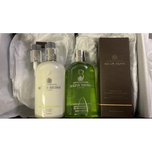 9620 - MOLTON BROWN VANITY KIT INCL. BODY OIL 100ML, SHOWER GEL 300ML AND BODY LOTION 300ML