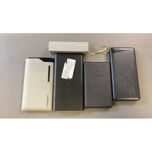 9651 - X5 POWER BANKS INCL. MOPHIE, CYGNETT AND INTEMPO