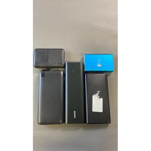 9656 - X5 POWER BANKS INCL. ANKER, SOARAISE AND ORBIT