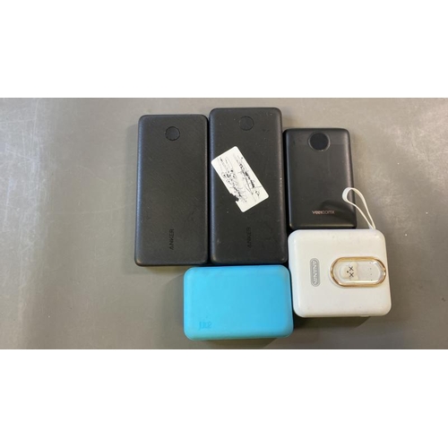 9717 - X5 POWER BANKS INCL. ANKER, JUICE AND VEEKTOMX