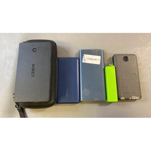 9718 - X5 POWER BANKS INCL. AUKEY, BELKIN AND XIAOMI