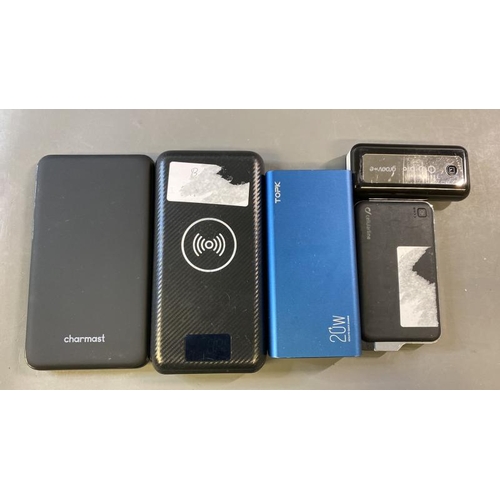 9719 - X5 POWER BANKS INCL. GROOVE, CHARMAST AND TOPK