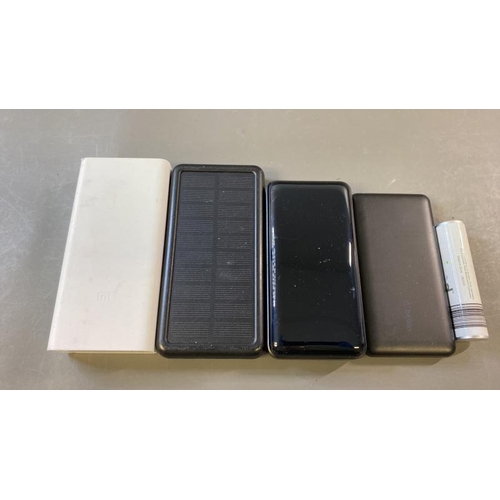 9721 - X5 POWER BANKS INCL. BELKIN AND FUEL ROD