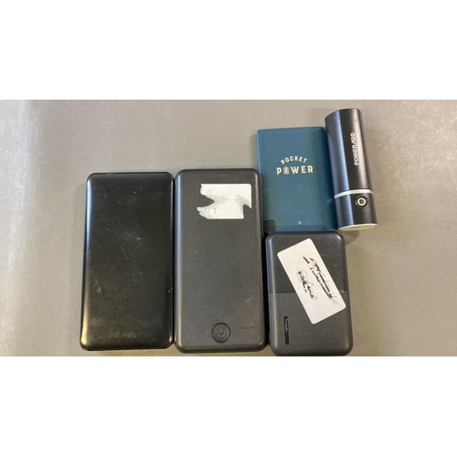 9722 - X5 POWER BANKS INCL. POWERADD AND BELKIN