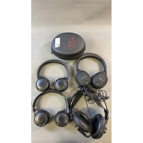 9725 - X4 HEADPHONES INCL. JBL AND POWERLOCUS