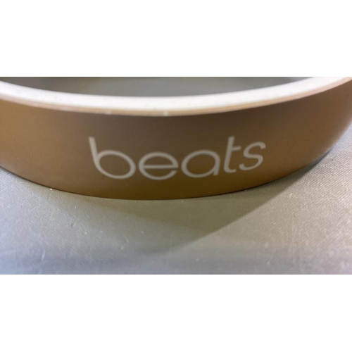 9742 - 5X X2 APPLE BEATS HEADPHONES INCL. A1796 AND BEATS BY DR. DRE