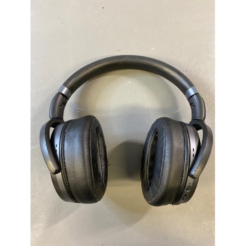 9744 - 5X SENNHEISER HEADPHONES MODEL HD440